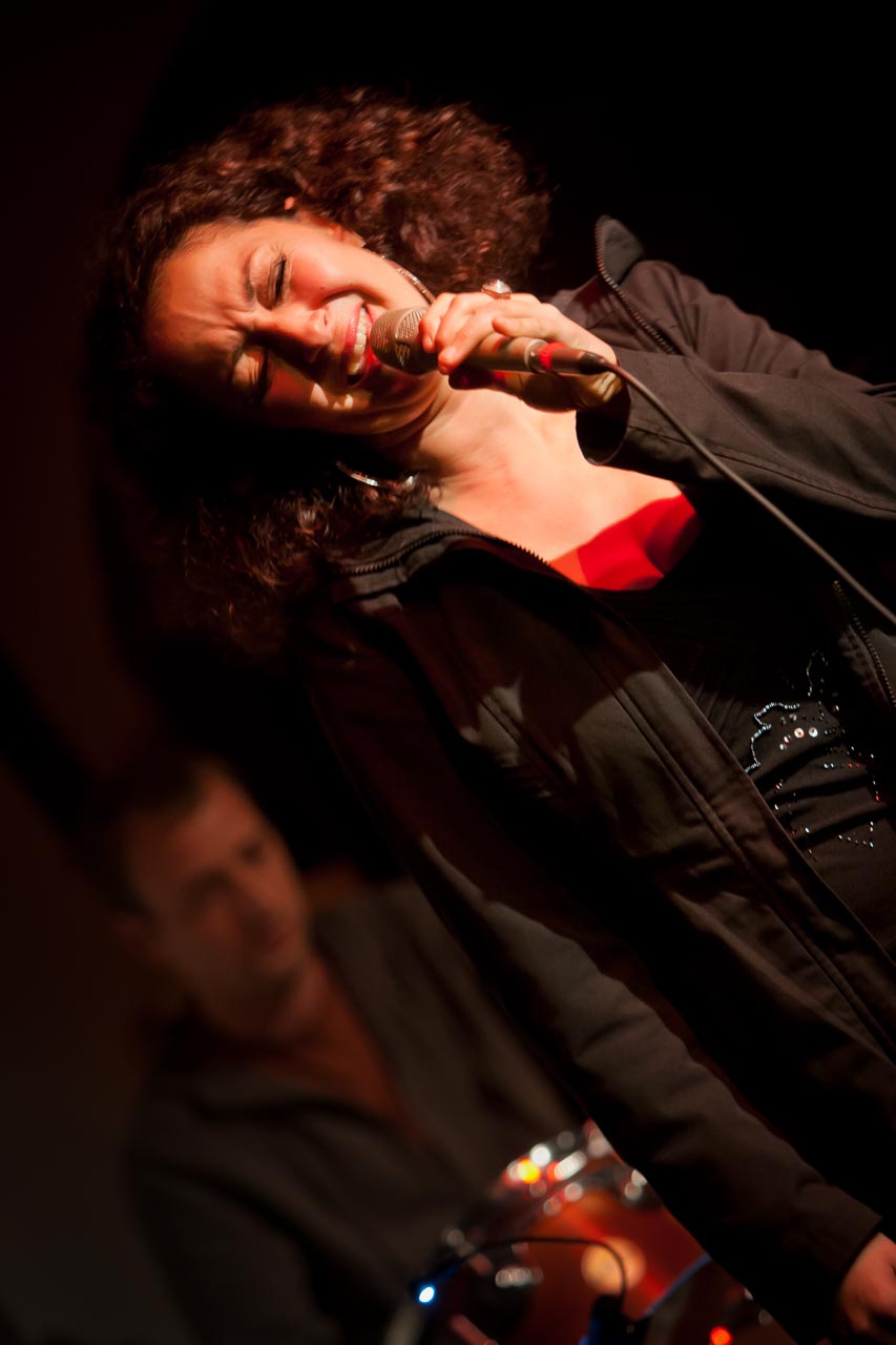 Alexandrina Simeon mit Whispering Grass - CD-Release "Nice But Beautiful", Werkstattgalerie Krüggling Augsburg - 2012 (Foto: Herbert Heim)